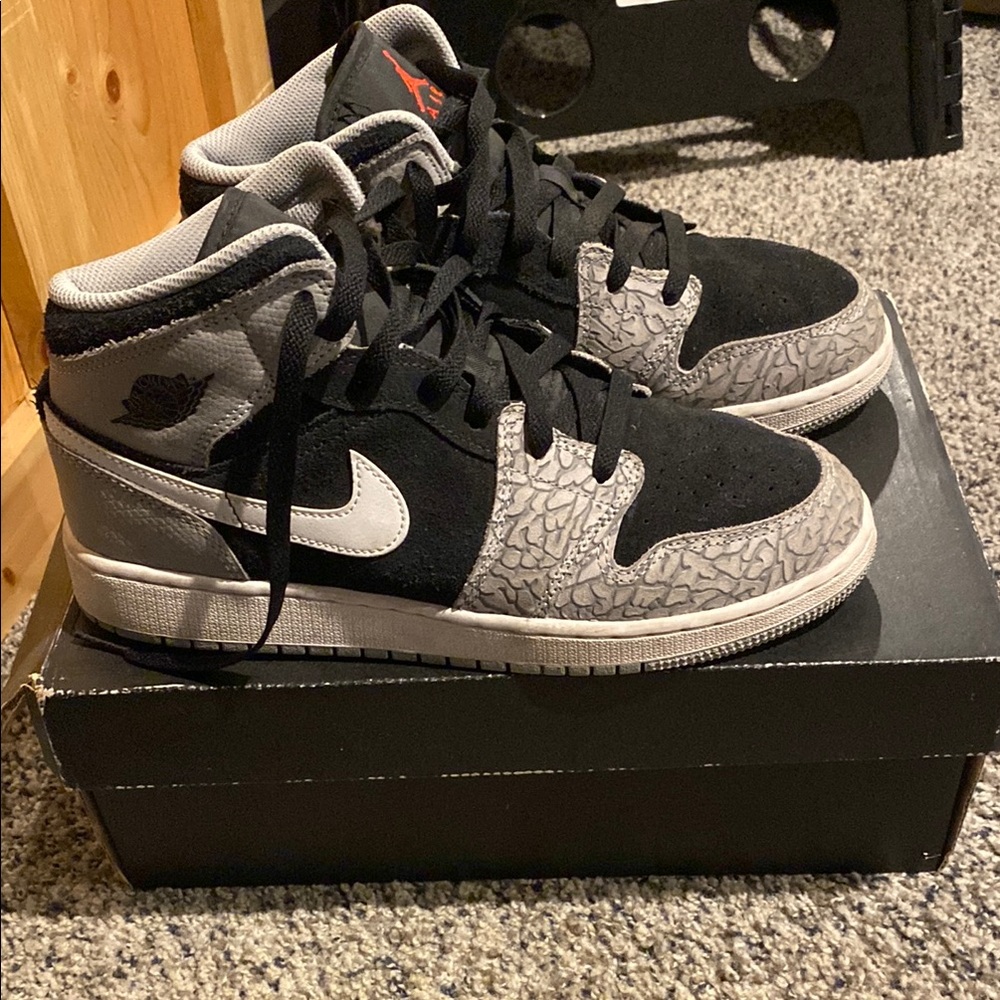 Nike Air Jordan 1 Mid SE- Black and Grey